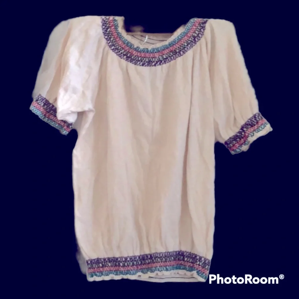 Cute Embroidered Peasant Top‎ by Mudd L 14